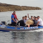 Transfert entre la grève et les bateaux d'embarquement avec Guillaume Transfert entre la grève et les bateaux d'embarquement avec Guillaume