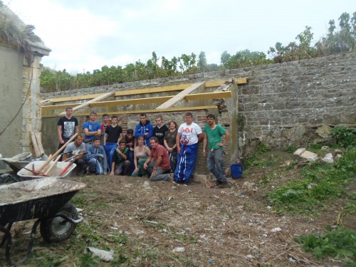 Le groupe du chantier de la semaine 38 devant les remises sémaphoriques