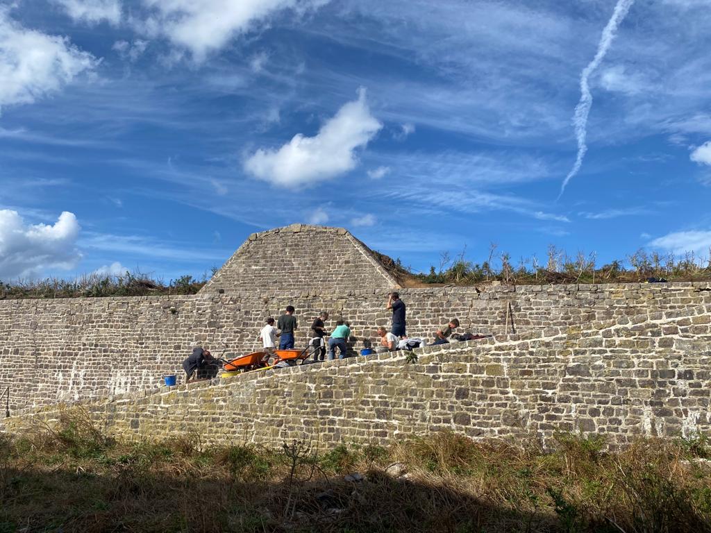 Travaux pratiques sur le rampart de la rampe à canons