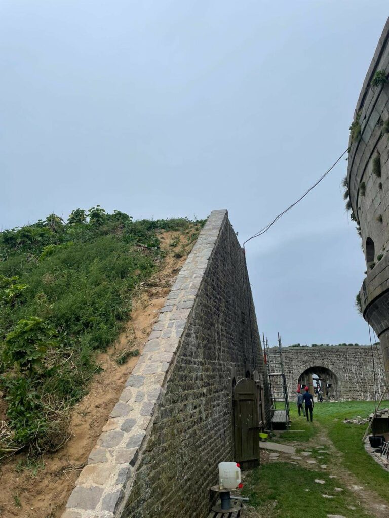 photo du couronnement de la poudrière refait en 2023