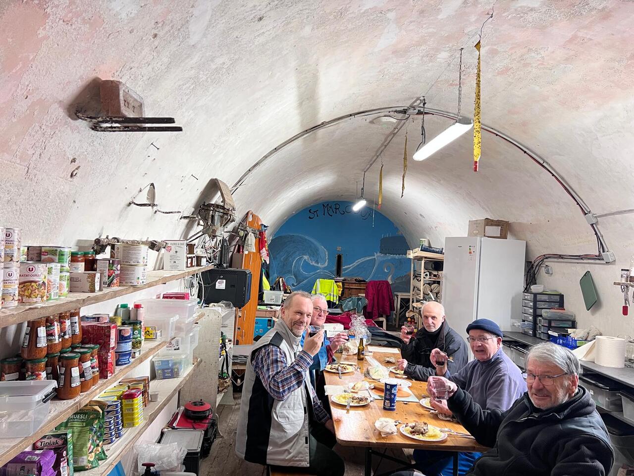 Repas des bénévoles dans la poudrière lors de la mission de reconnaissance du 25 janvier 2026