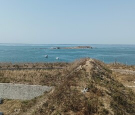 L'île de terre vue depuis la tour défensive de l'île du Large